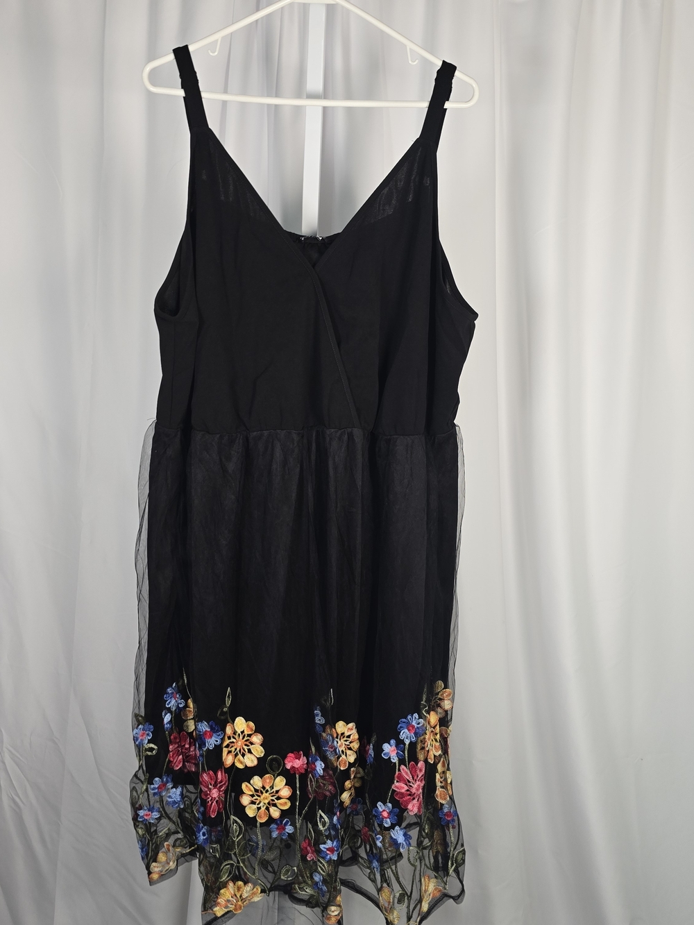 Bloom Chic Dress In 22-24 Black Sleeveless Party Date Night Dress Embroidered